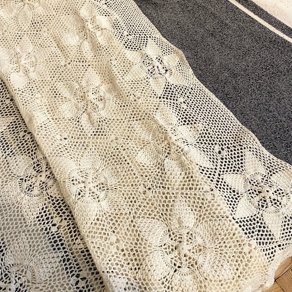 Elegant Cream Crochet Twin Bedspread - Picture 6 of 11